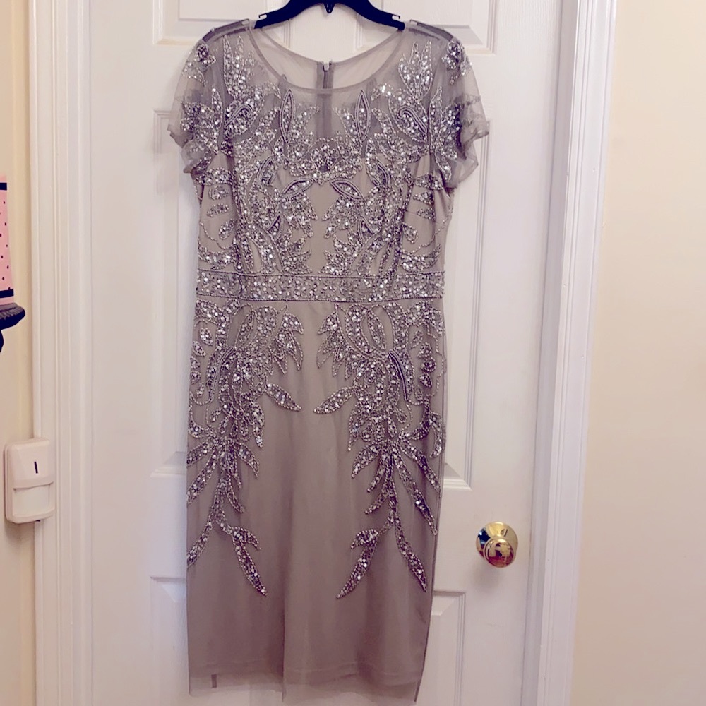 Spectacular Adrianna Papell beaded tea length dress Size 14 grey/taupe/marble